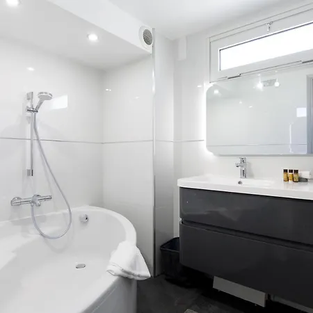 Nomad Yourhosthelper Apartment *